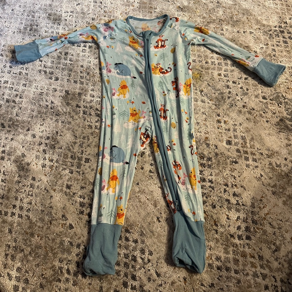 ✨EUC Winnie the Pooh 3-6 month Zippie✨